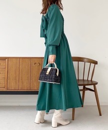 one after another NICE CLAUP（ワンアフターアナザーナイスクラップ）の「フィットアンドフレアのシルエットで女性らしさを演出する。バックリボンシャーリングワンピース（ワンピース）」