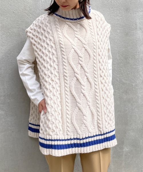 BONbazaar(ボンバザール)の「★OT★【ZOZO限定】ライン入りケーブル編みスリットベスト(ベスト・レディース・ホワイト系その他/グレー・FREE)」の2枚目の写真