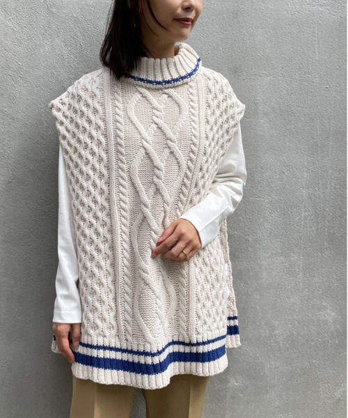 BONbazaar(ボンバザール)の「★OT★【ZOZO限定】ライン入りケーブル編みスリットベスト(ベスト・レディース・ホワイト系その他/グレー・FREE)」の9枚目の写真