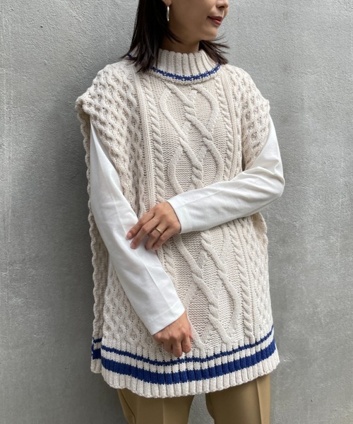 BONbazaar(ボンバザール)の「★OT★【ZOZO限定】ライン入りケーブル編みスリットベスト(ベスト・レディース・ホワイト系その他/グレー・FREE)」の10枚目の写真