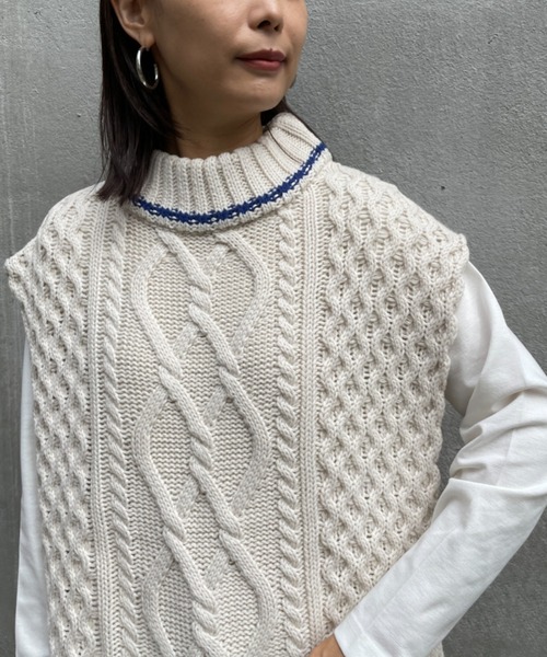 BONbazaar(ボンバザール)の「★OT★【ZOZO限定】ライン入りケーブル編みスリットベスト(ベスト・レディース・ホワイト系その他/グレー・FREE)」の11枚目の写真