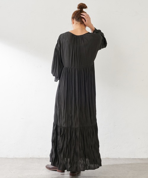 SHENERY（シーナリー）の「ワッシャーティアードドレス（ドレス・レディース・ブラック/アイボリー・38/36）」の16枚目の写真