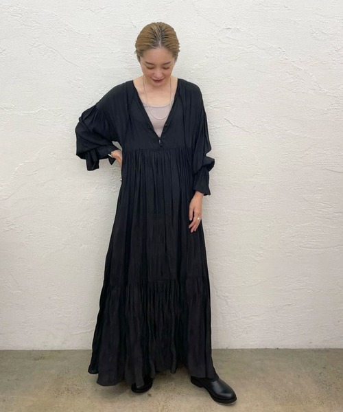 SHENERY（シーナリー）の「ワッシャーティアードドレス（ドレス・レディース・ブラック/アイボリー・38/36）」の4枚目の写真