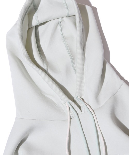 Guess（ゲス）の「GUESS/ゲス HOODIE ALLIE SWEATSH フロントロゴ クロップド丈 プルオーバーパーカー ショート丈 トレーニング（パーカー・レディース・ピンク/ミント・M/S/L）」の3枚目の写真