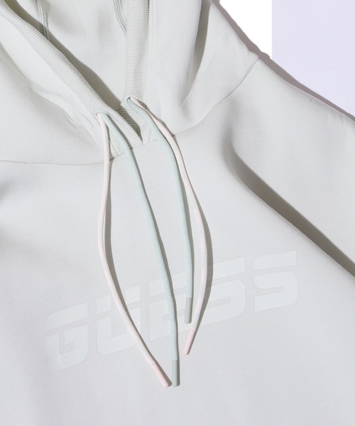 Guess（ゲス）の「GUESS/ゲス HOODIE ALLIE SWEATSH フロントロゴ クロップド丈 プルオーバーパーカー ショート丈 トレーニング（パーカー・レディース・ピンク/ミント・M/S/L）」の4枚目の写真