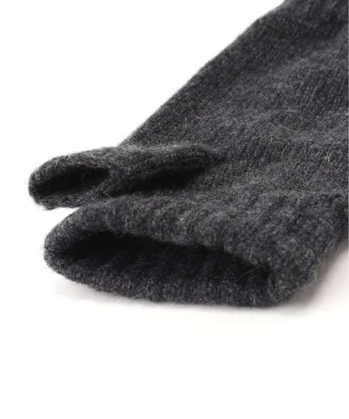 IENA（イエナ）の「【Johnstons/ジョンストンズ】カシミアリストウォーマー（手袋・レディース・ライトグレー/ブラック系その他・FREE）」の8枚目の写真