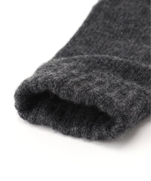 IENA（イエナ）の「【Johnstons/ジョンストンズ】カシミアリストウォーマー（手袋・レディース・ライトグレー/ブラック系その他・FREE）」の3枚目の写真