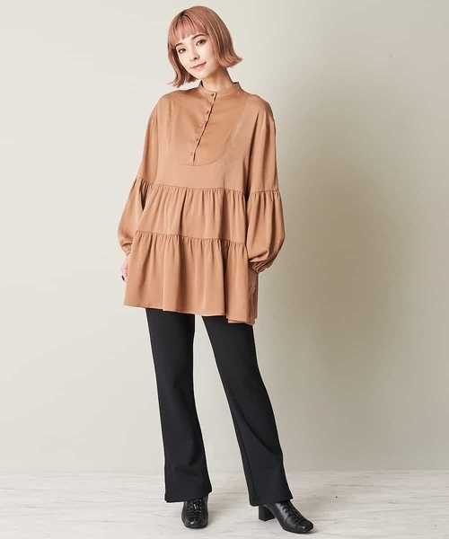 A de a.v.v(アードアー・ヴェ・ヴェ)の「袖ボリュームティアードブラウス(シャツ/ブラウス・レディース・サンドベージュ/アイボリー/ブラック・36/38)」の6枚目の写真