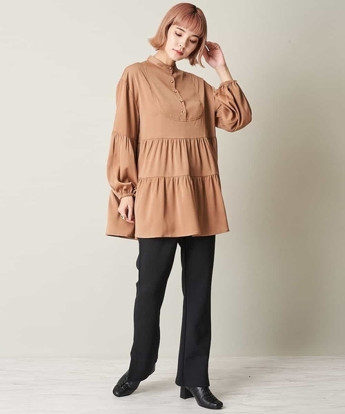 A de a.v.v(アードアー・ヴェ・ヴェ)の「袖ボリュームティアードブラウス(シャツ/ブラウス・レディース・サンドベージュ/アイボリー/ブラック・36/38)」の7枚目の写真