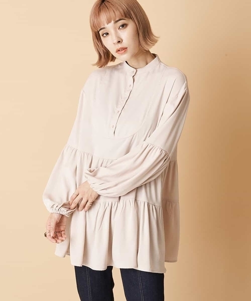 A de a.v.v(アードアー・ヴェ・ヴェ)の「袖ボリュームティアードブラウス(シャツ/ブラウス・レディース・サンドベージュ/アイボリー/ブラック・36/38)」の10枚目の写真