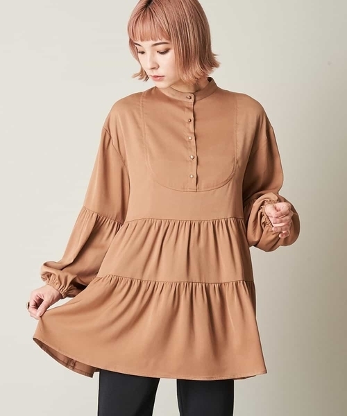 A de a.v.v(アードアー・ヴェ・ヴェ)の「袖ボリュームティアードブラウス(シャツ/ブラウス・レディース・サンドベージュ/アイボリー/ブラック・36/38)」の11枚目の写真