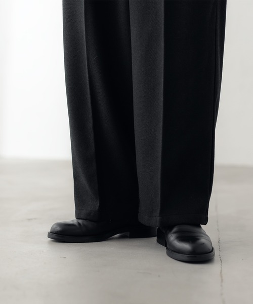 epnok(エプノック)の「ヘリンボーンワイドストレートパンツ(スラックス・メンズ・ブラック/ベージュ・SMALL/MEDIUM/LARGE)」の11枚目の写真