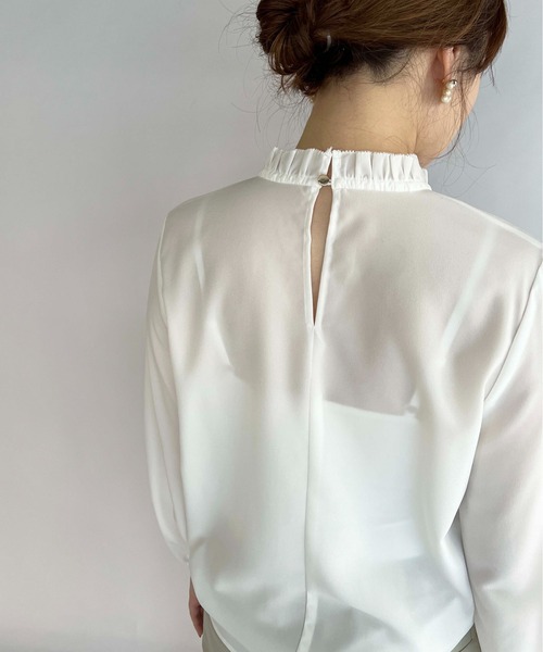 PICCIN（ピッチン）の「衿フリルギャザーブラウス（シャツ/ブラウス・レディース・ライトグレー/ネイビー/オフホワイト・M）」の2枚目の写真