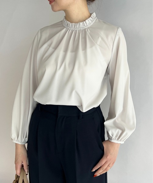 PICCIN（ピッチン）の「衿フリルギャザーブラウス（シャツ/ブラウス・レディース・ライトグレー/ネイビー/オフホワイト・M）」の3枚目の写真