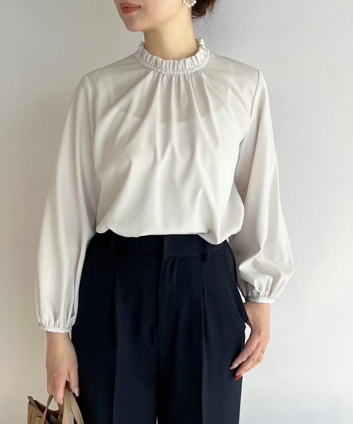 PICCIN（ピッチン）の「衿フリルギャザーブラウス（シャツ/ブラウス・レディース・ライトグレー/ネイビー/オフホワイト・M）」の4枚目の写真