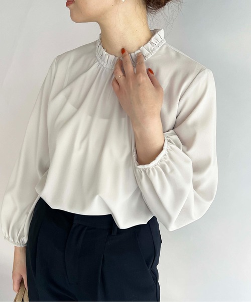 PICCIN（ピッチン）の「衿フリルギャザーブラウス（シャツ/ブラウス・レディース・ライトグレー/ネイビー/オフホワイト・M）」の5枚目の写真