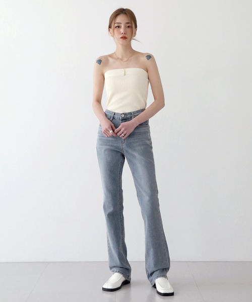 UNE MANSION（ユヌマンション）の「グレイッシュスリムブーツカットパンツ（デニムパンツ・レディース・ライトグレー・SMALL/MEDIUM/LARGE）」の2枚目の写真