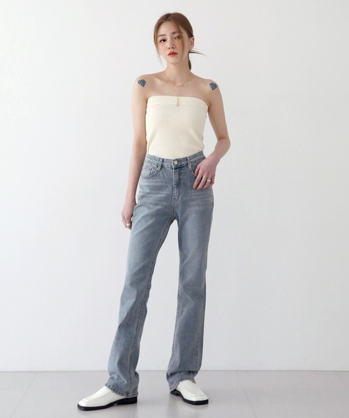 UNE MANSION（ユヌマンション）の「グレイッシュスリムブーツカットパンツ（デニムパンツ・レディース・ライトグレー・SMALL/MEDIUM/LARGE）」の4枚目の写真