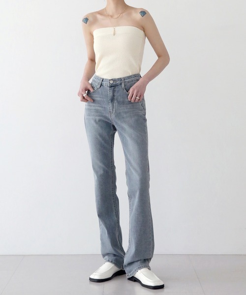 UNE MANSION（ユヌマンション）の「グレイッシュスリムブーツカットパンツ（デニムパンツ・レディース・ライトグレー・SMALL/MEDIUM/LARGE）」の6枚目の写真