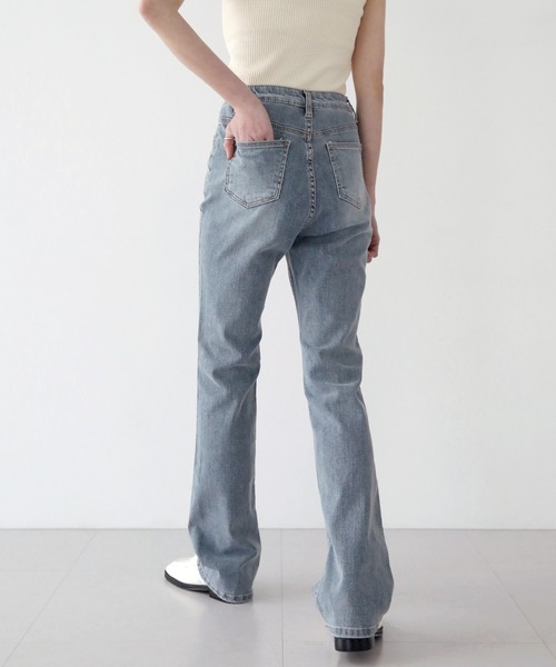 UNE MANSION（ユヌマンション）の「グレイッシュスリムブーツカットパンツ（デニムパンツ・レディース・ライトグレー・SMALL/MEDIUM/LARGE）」の15枚目の写真