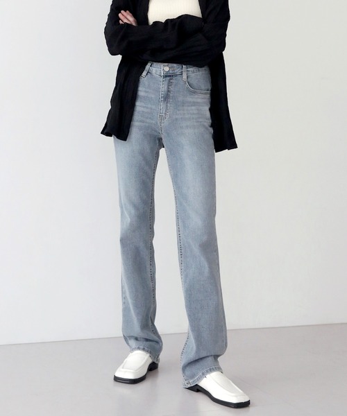 UNE MANSION（ユヌマンション）の「グレイッシュスリムブーツカットパンツ（デニムパンツ・レディース・ライトグレー・SMALL/MEDIUM/LARGE）」の17枚目の写真