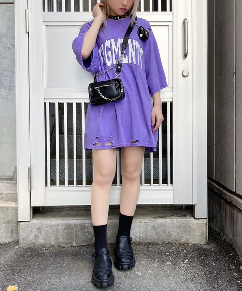 Figments(フィグメンツ)の「ヴィンテージカレッジロゴT(Tシャツ/カットソー・レディース・パープル/スミクロ・SMALL/MEDIUM)」の11枚目の写真