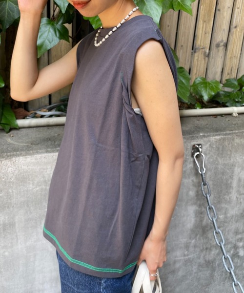 CIAOPANIC(チャオパニック)の「2色買いしたくなる、リメイク風ノースリTee(タンクトップ・レディース・チャコールグレー/パープル/オフホワイト/オレンジ・FREE)」の3枚目の写真