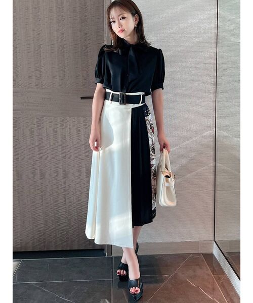 RESEXXY（リゼクシー）の「スカーフプリーツスカート（スカート・レディース・ネイビー/アイボリー/ブラウン・FREE）」の4枚目の写真