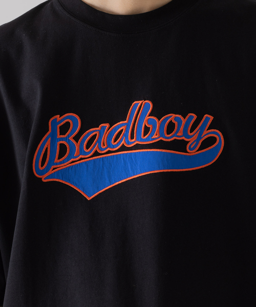 BAD BOY（バッドボーイ）の「【BADBOY / バッドボーイ】BADBOY  チームロゴ Tシャツ（Tシャツ/カットソー・メンズ・ホワイト/ダークグリーン/ブラック・M/L）」の5枚目の写真