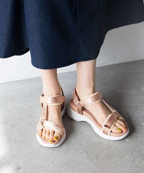 earth music&ecology（アースミュージックアンドエコロジー）の「サテンベルトスポサン【earth　music＆ecology】（サンダル・レディース・ブラック/ベージュ/カーキ/シルバー・SMALL/MEDIUM/LARGE/X-LARGE）」の3枚目の写真