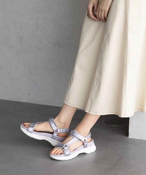 earth music&ecology（アースミュージックアンドエコロジー）の「サテンベルトスポサン【earth　music＆ecology】（サンダル・レディース・ブラック/ベージュ/カーキ/シルバー・SMALL/MEDIUM/LARGE/X-LARGE）」の4枚目の写真