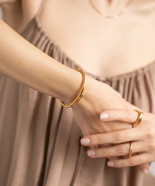 PAS TIERRA（パティエラ）の「ウィロウラインバングル（バングル/リストバンド・レディース・シルバー/イエローゴールド・FREE）」の2枚目の写真