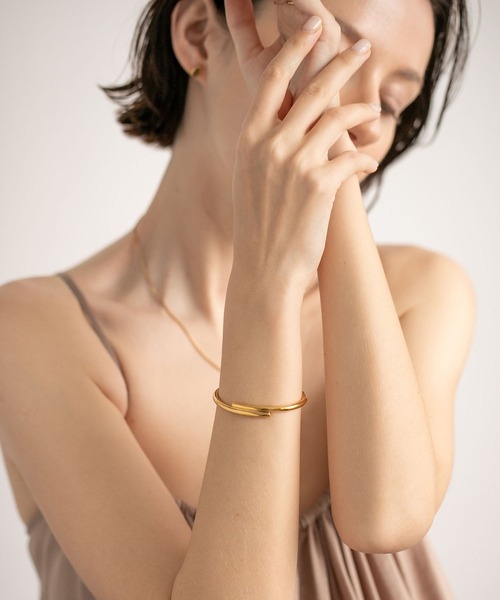 PAS TIERRA（パティエラ）の「ウィロウラインバングル（バングル/リストバンド・レディース・シルバー/イエローゴールド・FREE）」の10枚目の写真