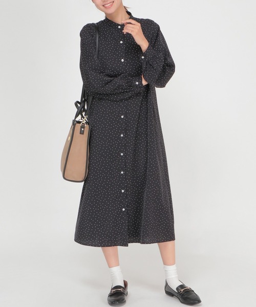 ikka（イッカ）の「肩タックシャツワンピース（ワンピース・レディース・ブラック/ベージュ・S/M/L）」の2枚目の写真