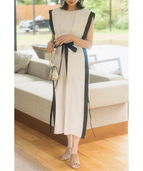 &. NOSTALGIA（アンドドットノスタルジア）の「配色サイドライン2WAYワンピース（ワンピース・レディース・ベージュ/ネイビー・FREE）」の13枚目の写真