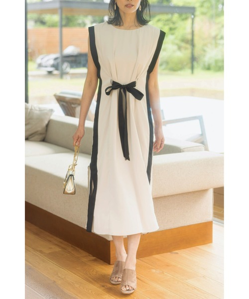 &. NOSTALGIA（アンドドットノスタルジア）の「配色サイドライン2WAYワンピース（ワンピース・レディース・ベージュ/ネイビー・FREE）」の3枚目の写真