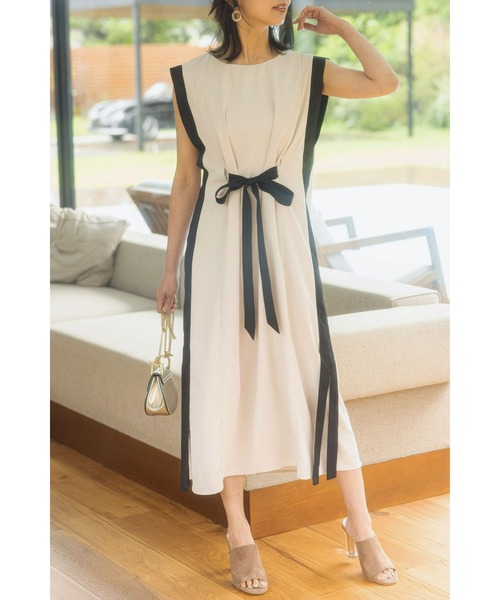 &. NOSTALGIA（アンドドットノスタルジア）の「配色サイドライン2WAYワンピース（ワンピース・レディース・ベージュ/ネイビー・FREE）」の8枚目の写真