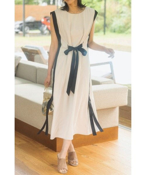 &. NOSTALGIA（アンドドットノスタルジア）の「配色サイドライン2WAYワンピース（ワンピース・レディース・ベージュ/ネイビー・FREE）」の4枚目の写真