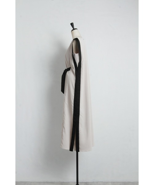 &. NOSTALGIA（アンドドットノスタルジア）の「配色サイドライン2WAYワンピース（ワンピース・レディース・ベージュ/ネイビー・FREE）」の6枚目の写真