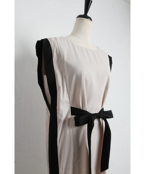 &. NOSTALGIA（アンドドットノスタルジア）の「配色サイドライン2WAYワンピース（ワンピース・レディース・ベージュ/ネイビー・FREE）」の12枚目の写真