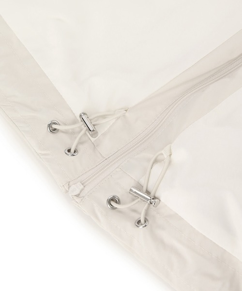 ADAM ET ROPE'(アダムエロペ)の「【WEB限定(一部店舗展開あり)】テントシルエットダウンライク中綿ジャケット(ダウンジャケット/コート・レディース・ブラック/キナリ・FREE)」の16枚目の写真