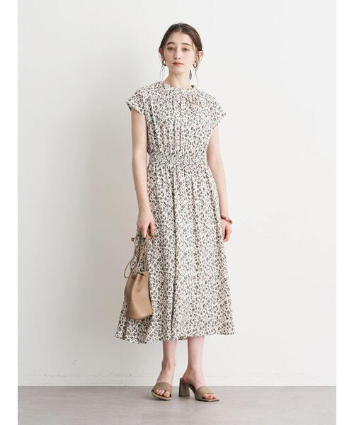 YECCA VECCA（イェッカヴェッカ）の「ヴィンテージフラワー柄ワンピース（ワンピース・レディース・ブラック/アイボリー・FREE）」の3枚目の写真