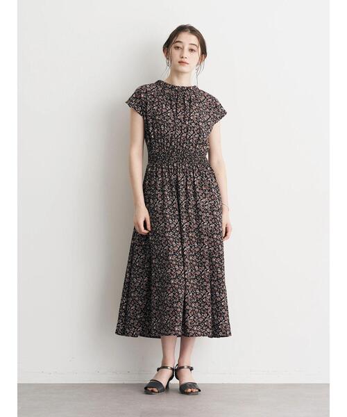 YECCA VECCA（イェッカヴェッカ）の「ヴィンテージフラワー柄ワンピース（ワンピース・レディース・ブラック/アイボリー・FREE）」の6枚目の写真