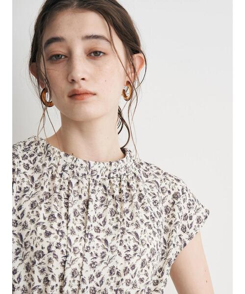 YECCA VECCA（イェッカヴェッカ）の「ヴィンテージフラワー柄ワンピース（ワンピース・レディース・ブラック/アイボリー・FREE）」の13枚目の写真