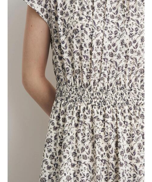 YECCA VECCA（イェッカヴェッカ）の「ヴィンテージフラワー柄ワンピース（ワンピース・レディース・ブラック/アイボリー・FREE）」の15枚目の写真