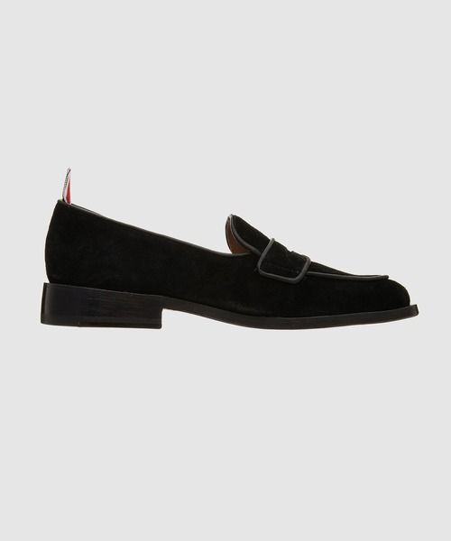 THOM BROWNE（トムブラウン）の「VARSITY PENNY LOAFER W/ FLEXIBLE LEATHER SOLE IN FINE KID SUEDE（ローファー・メンズ・ブラック・8/10/9）」の2枚目の写真