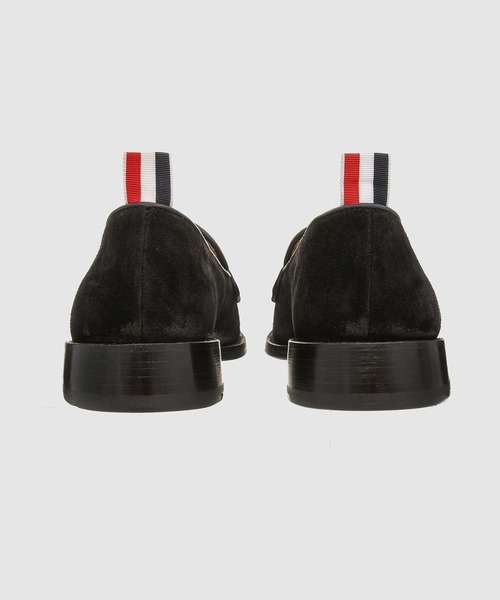 THOM BROWNE（トムブラウン）の「VARSITY PENNY LOAFER W/ FLEXIBLE LEATHER SOLE IN FINE KID SUEDE（ローファー・メンズ・ブラック・8/10/9）」の4枚目の写真