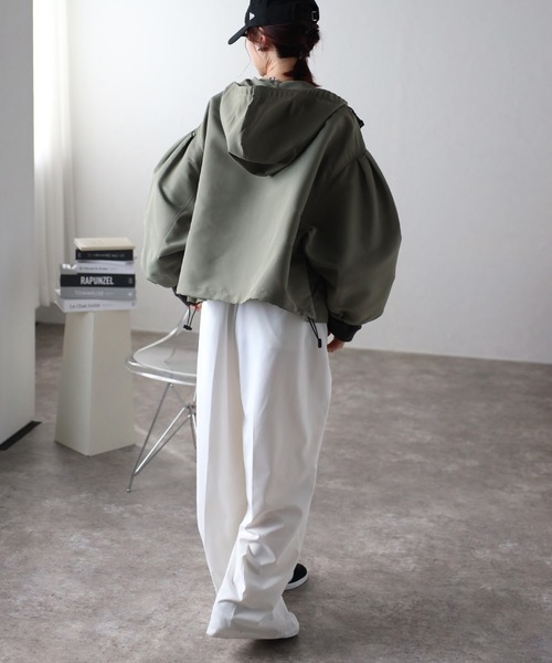 Fizz（フィズ）の「撥水加工ショート丈バルーンスリーブマウンテンパーカー（マウンテンパーカー・レディース・ベージュ/ライトカーキ/ブラック/ブルー/アイボリー・M）」の14枚目の写真