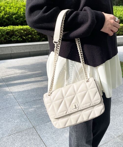 OPAQUE.CLIP（オペークドットクリップ）の「◆キルティングチェーンミニショルダー【2WAY】（ショルダーバッグ・レディース・ライトパープル/オフホワイト/ブラック・00）」の2枚目の写真