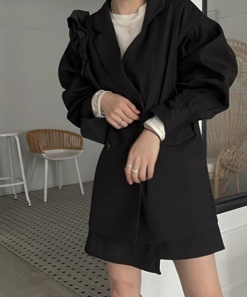 WILLFULLY（ウィルフリー）の「asymmetry design tuck volume sleeve JK（テーラードジャケット・レディース・ブラック/チャコール・FREE）」の16枚目の写真